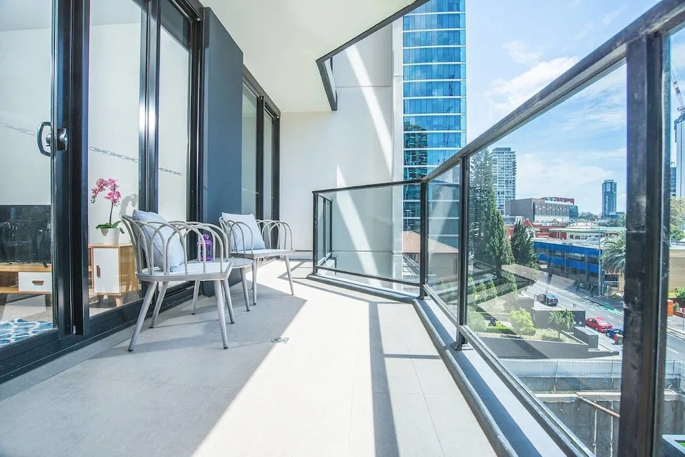 Modern And Chic Apartment Next To Parramatta Station