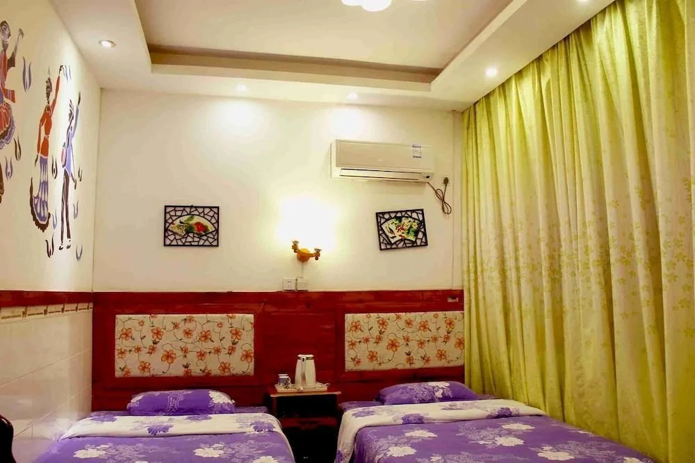 Happy Utopia B&B (Fenghuang Ancient City Nanhua Branch)