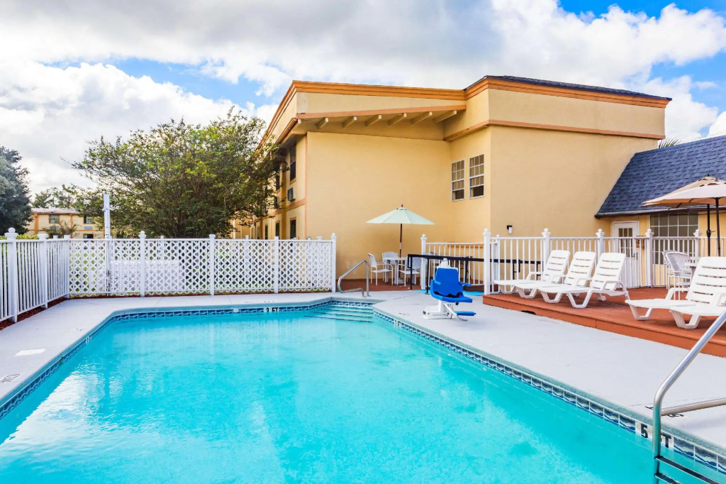 Motel 6 Lake City, FL   Medical Center