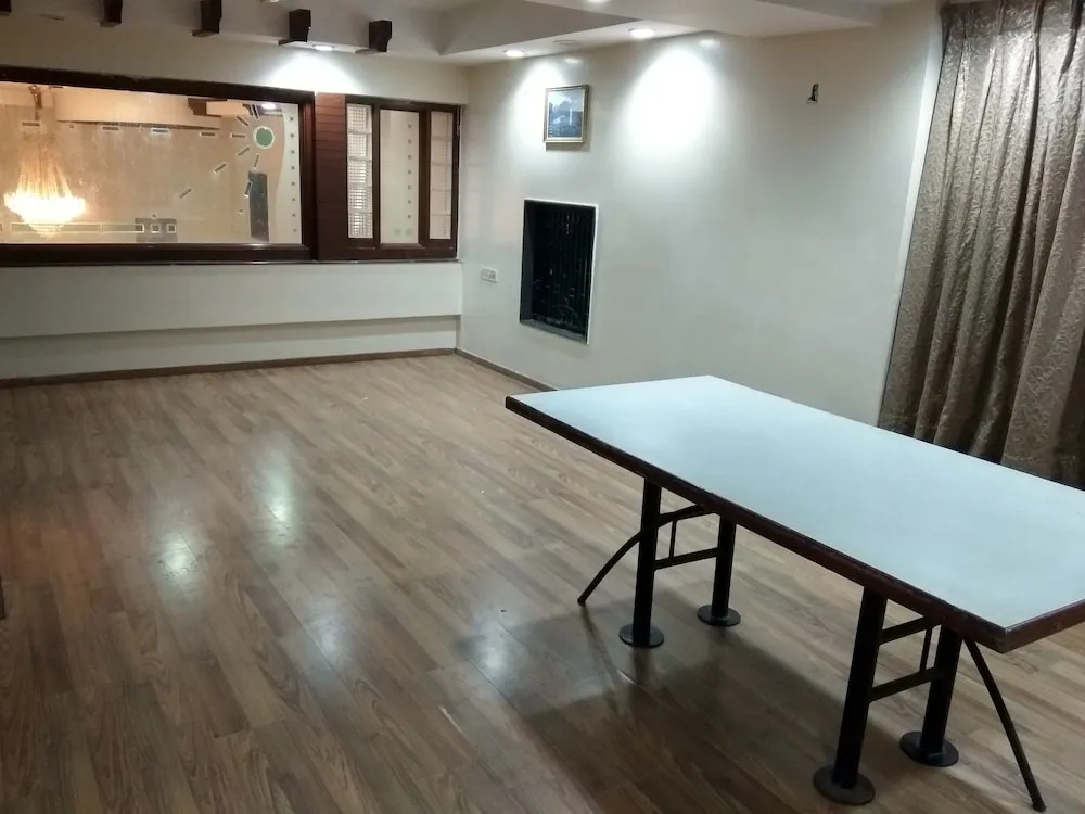 JK Rooms 122 Shaheen Lodging & Boarding