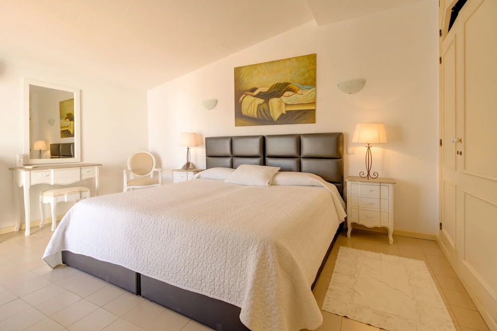 Villas2go2 Crown