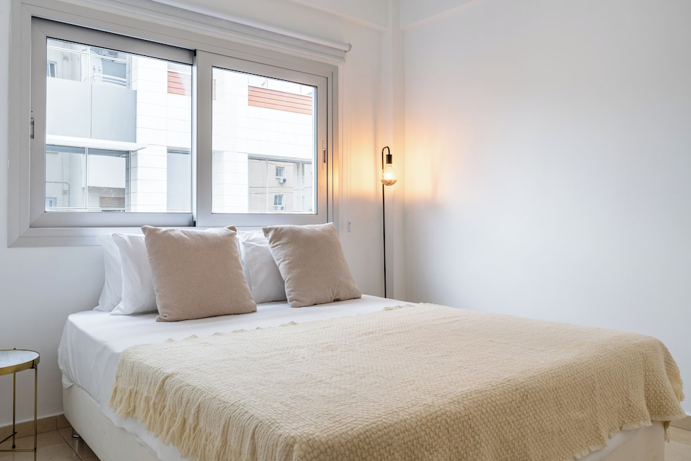 Classy 2BR Cafe Suite Strovolos