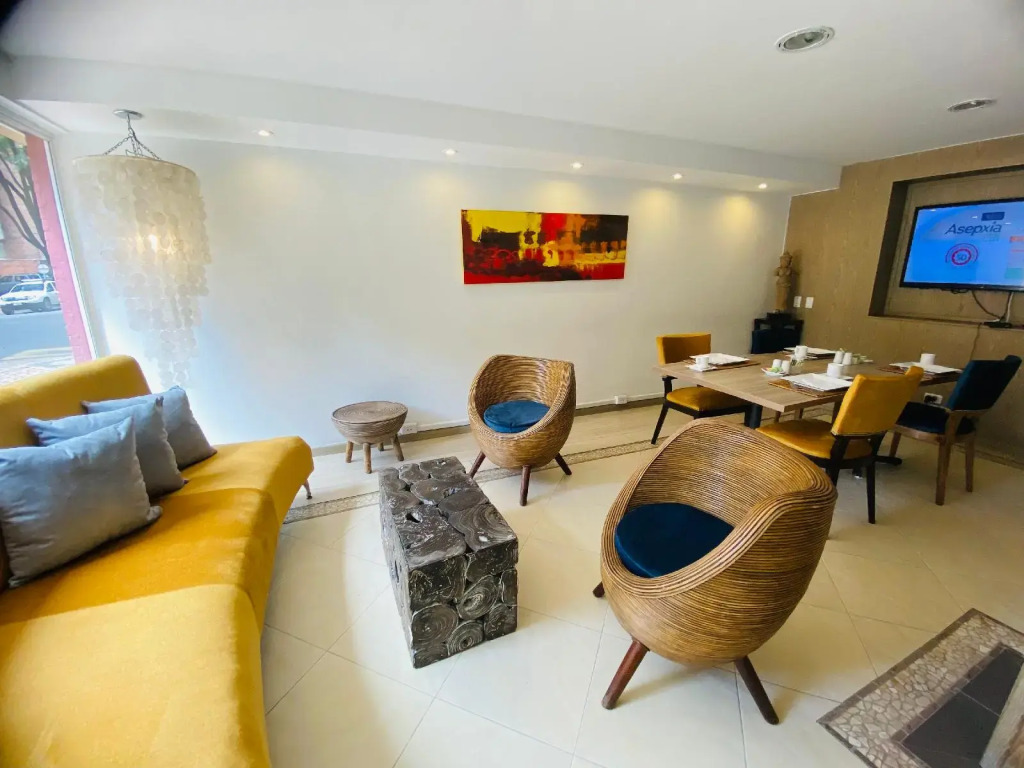 Hotel Retiro 84