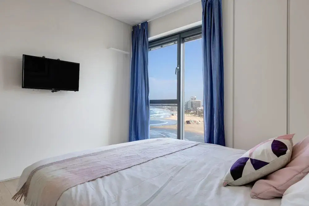 Beach Front Dream Suite & Pool