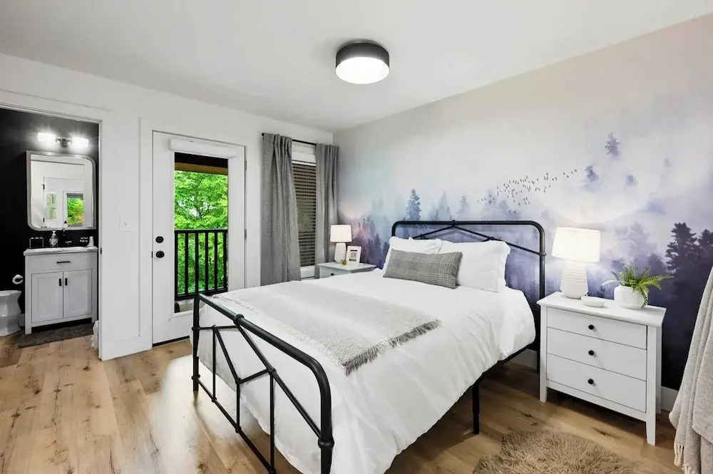 Arcade, Playground, Indoor Pool, Hot Tub, Firepit Minutes From Dollywood & National Parks 2 Suites at Firefly Mountain Lodge by Avantstay