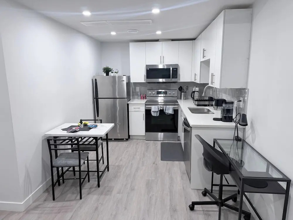 Charming Family-friendly House Rental in Edmonton