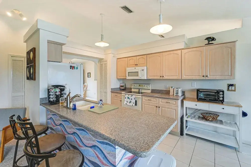 Waterfront Cape Coral Home: Views & Birdwatching