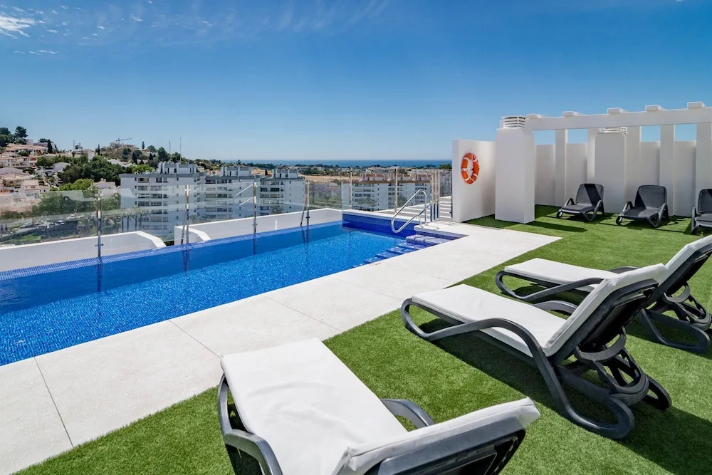 ALB301-New 2 bedroom apt with shared roof top pool