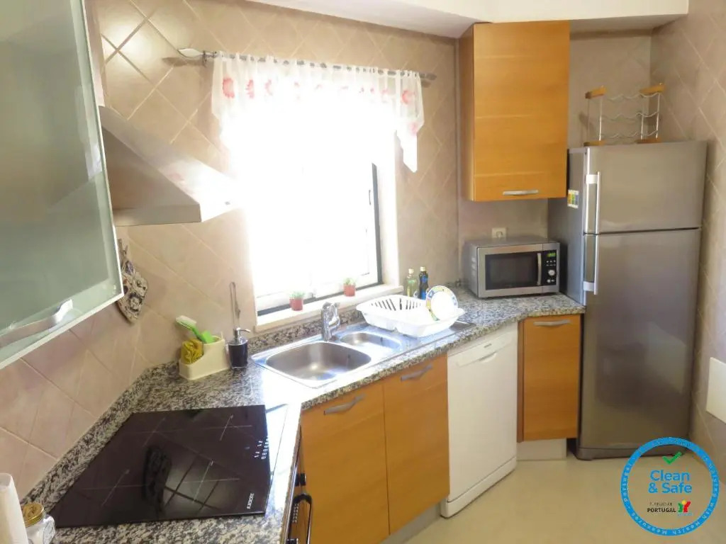 Apartamento T1 com vista mar perto da Praia N.ª Sra. da Rocha