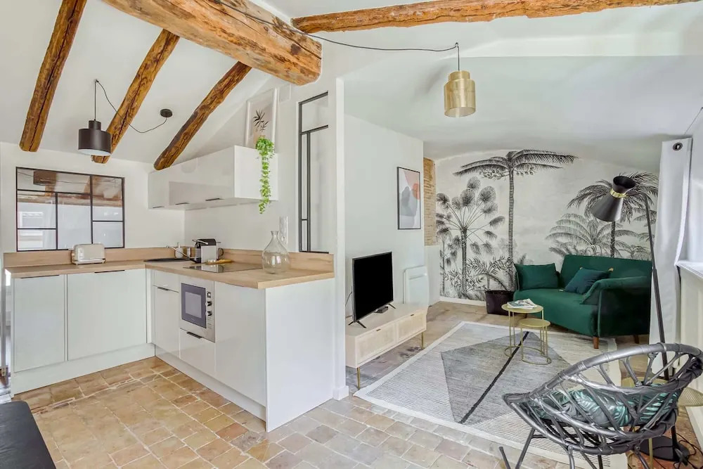 Sublime 2BR Flat in the Heart of Old Lyon