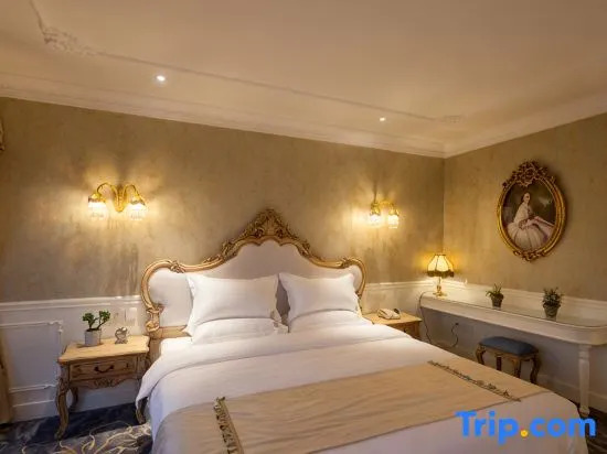 Haikou Monet Garden French Light Luxury Hostel (Qilou Old Street)