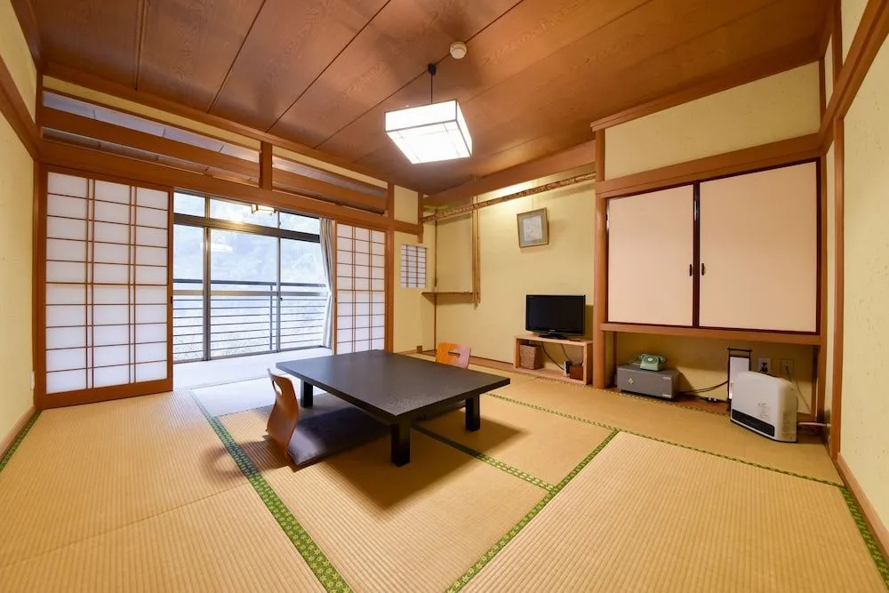 Takao Kinsuitei