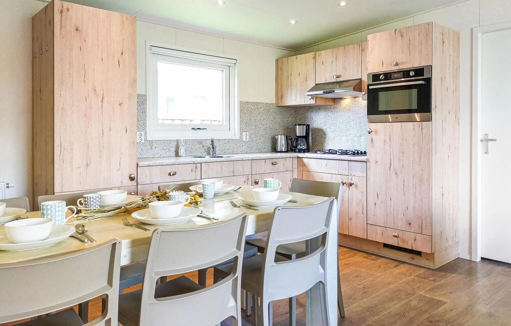 2 Bedroom Amazing Home In Heinkenszand