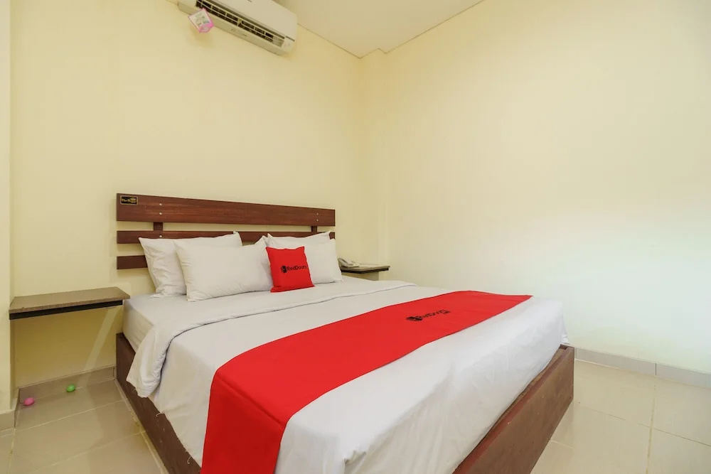 RedDoorz Syariah near Jembatan Siti Nurbaya Padang