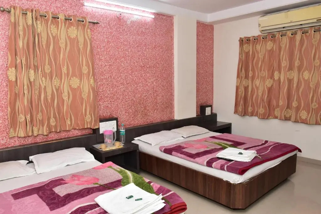 Hotel sai dhyan