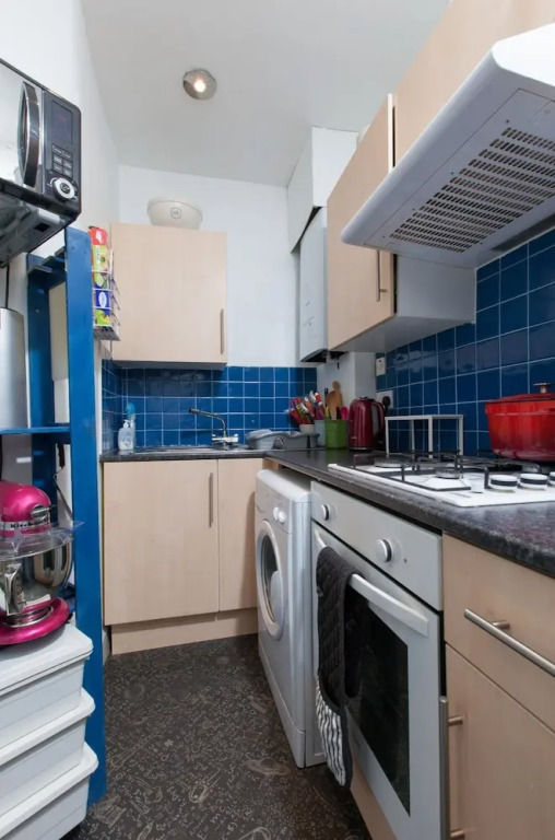 Stylish 1BR Tenement in City Centre for 4