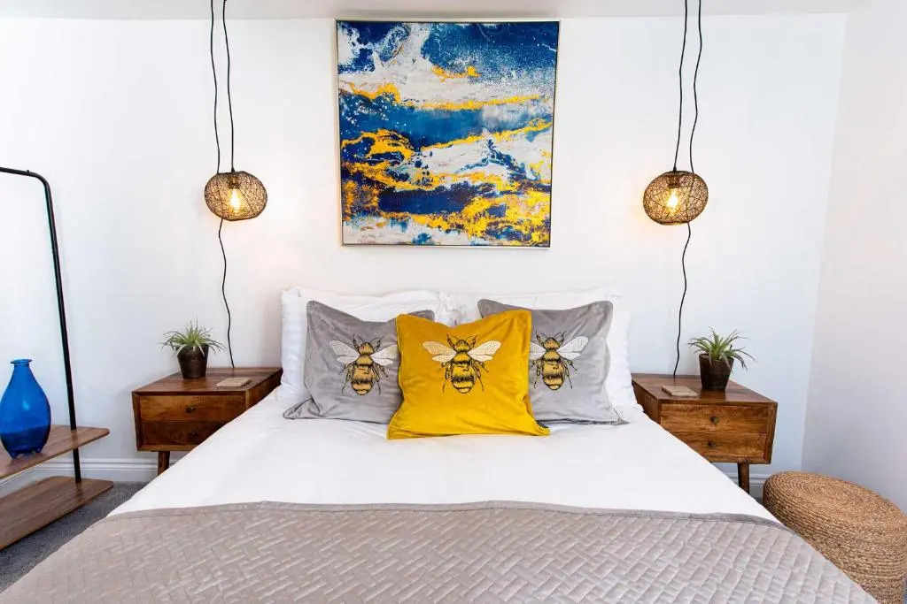 Heart of Barbican 5 bedroom 4 bathroom Boutique House with roof terrace