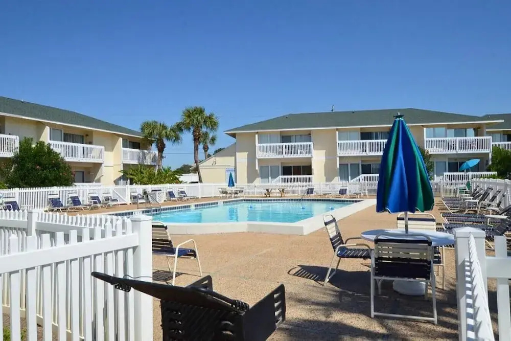 Hoosier Holiday 1 Bedroom Condo by RedAwning