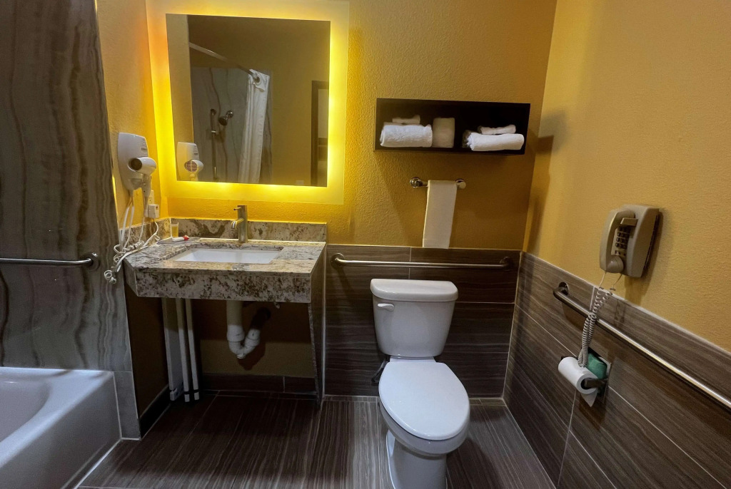 Super 8 by Wyndham Pasadena