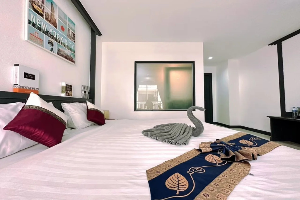 Hotel Baya Phuket - Rooftop Pool, Next to Food Market & Steps to Beach