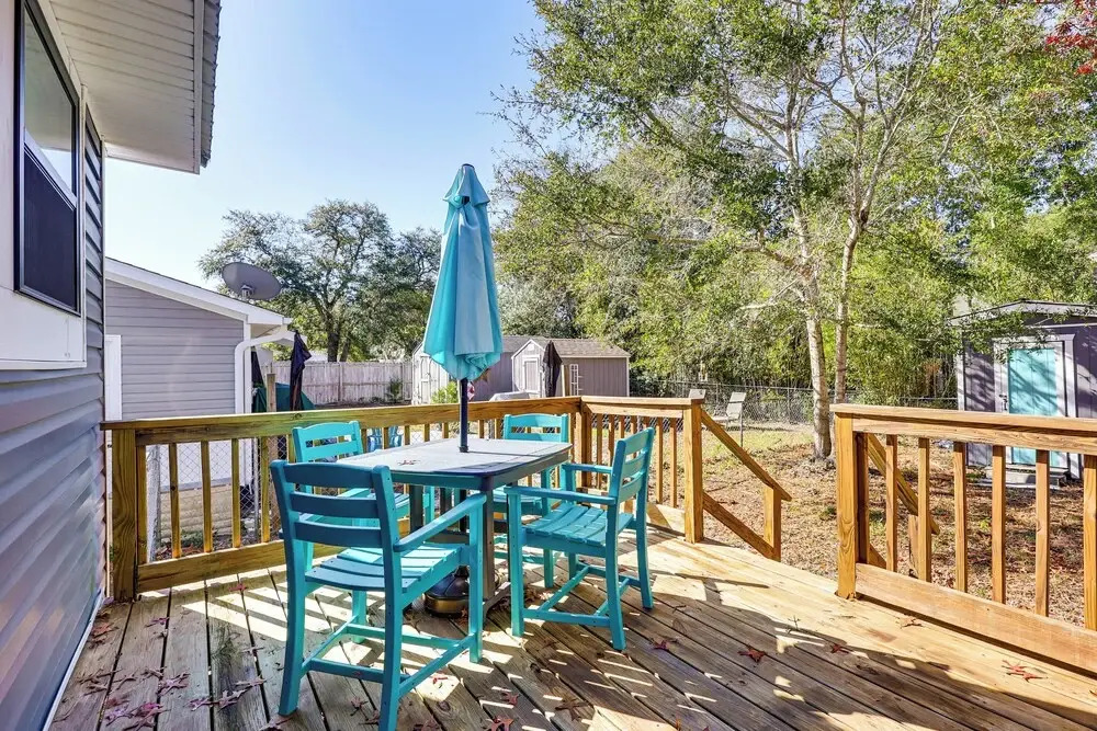 Play & Unwind, Oak Island Home < 2 Mi to Beach!