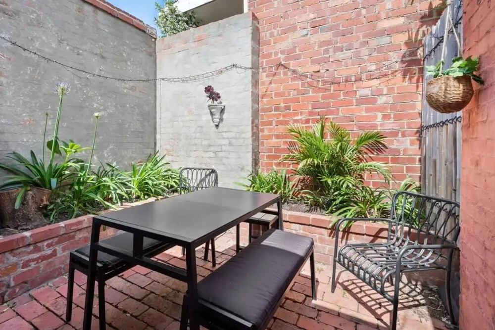 Charming 2-bed Town House Near Market