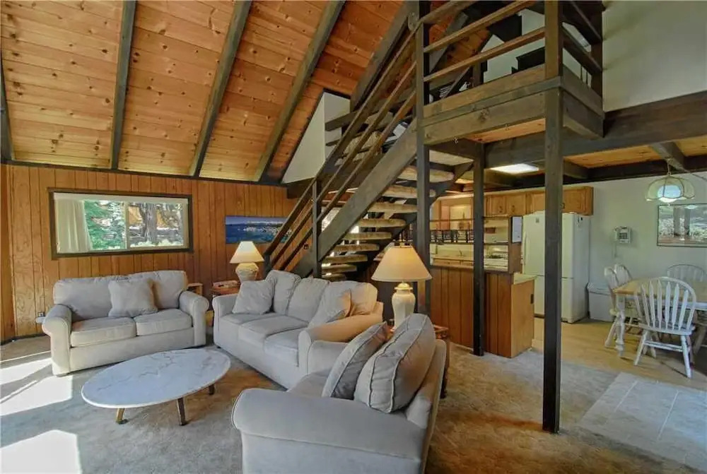 Huge Windows and Perfect Deck for Grilling at Rim Drive Lookout #190