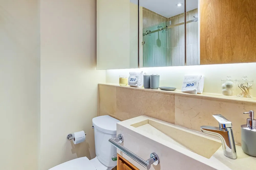 Cozy Oceanview Loft With Panoramic Views, Outdoor Pool & Fitness Room