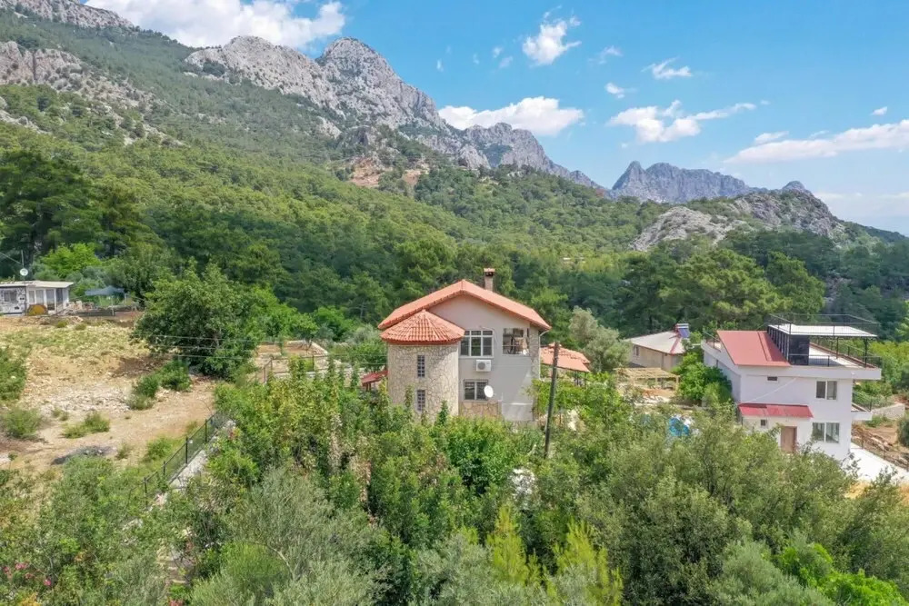 Secluded Villa with on Mountainside in Antalya