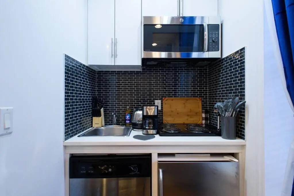 69-4b Modern Lower East Side 1BR Prime Location