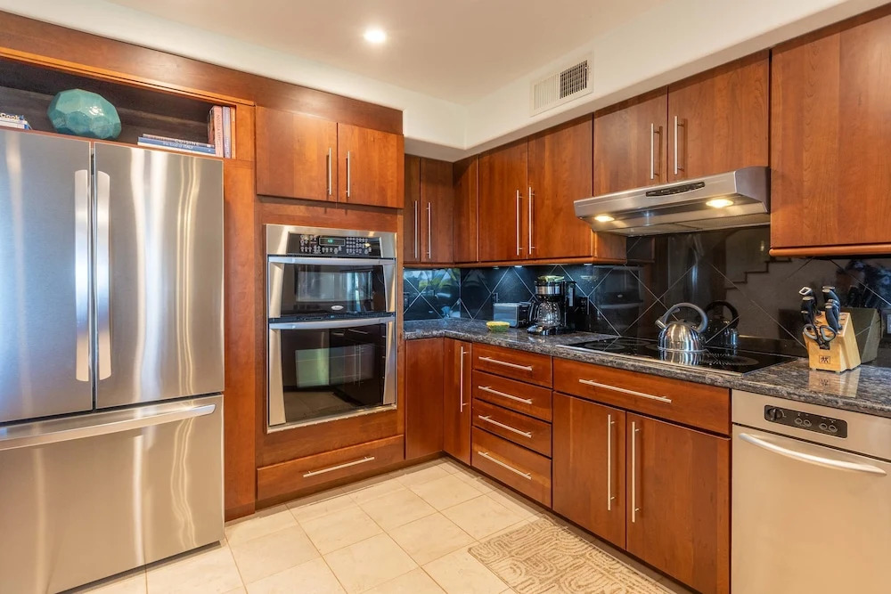 Ocean View Kaanapali Condo w 2 Lanais Loft AC Pool Walk to Beach