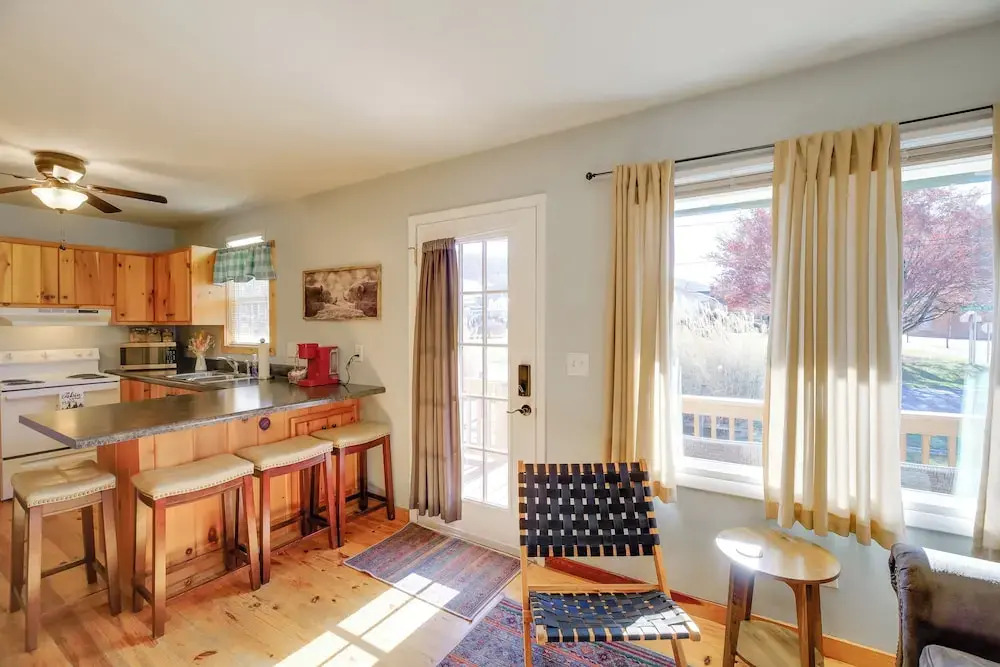 < 1/2 Mi to Damascus Town Park: Cozy Cabin w/ Deck