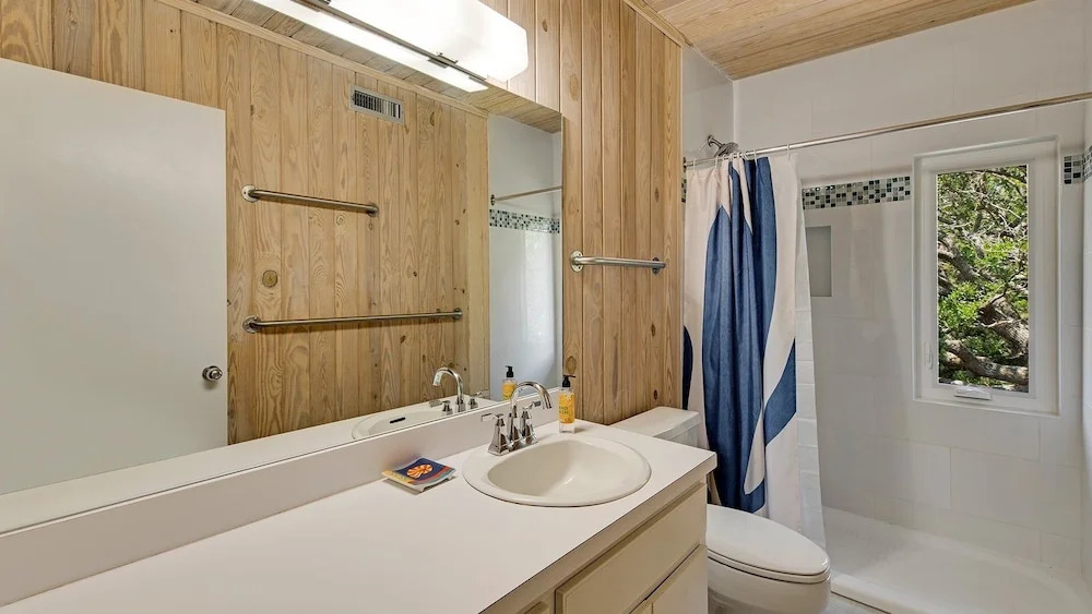 A Retreat To Create Memories For A Lifetime. 5 Bedroom Home by Peace Vacations