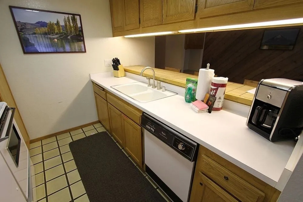 Snowcreek III 441 Pet-Friendly, BBQ Grill, Updated and On the Snowcreek Meadow by RedAwning