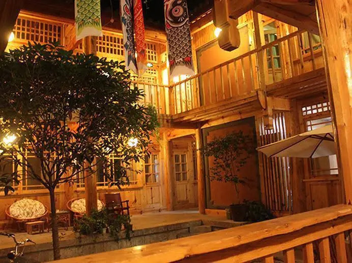 Lijiang Hefenghut Inn
