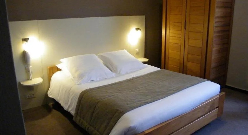 Brit Hotel LArrivée Guingamp