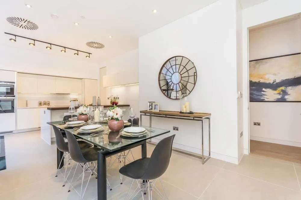 Urban Chic - Chiltern and Baker
