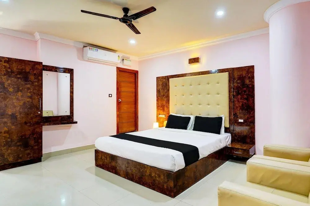 Stylish Stays at MG Road Near Commercial Street