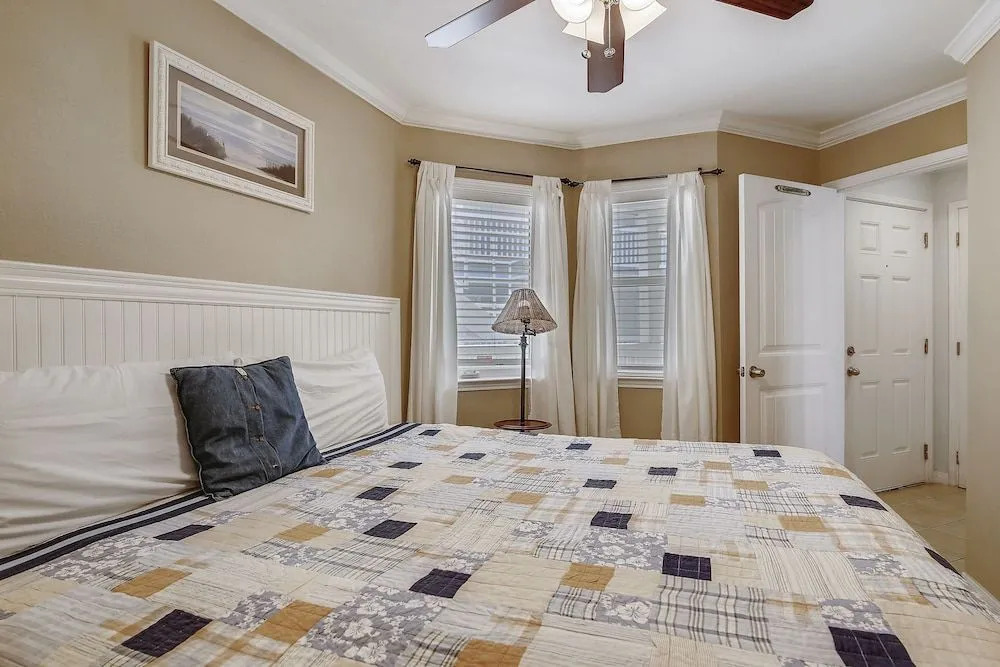 Seascape 1202 - 1 Br Condo