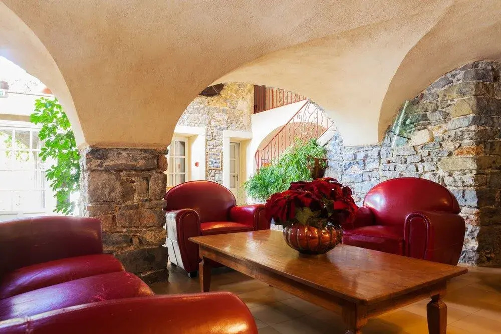 Logis Hôtel Restaurant Le Pradinas