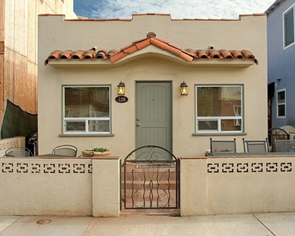 128 39th ABC 5 Bedrooms 3 Bathrooms Villa