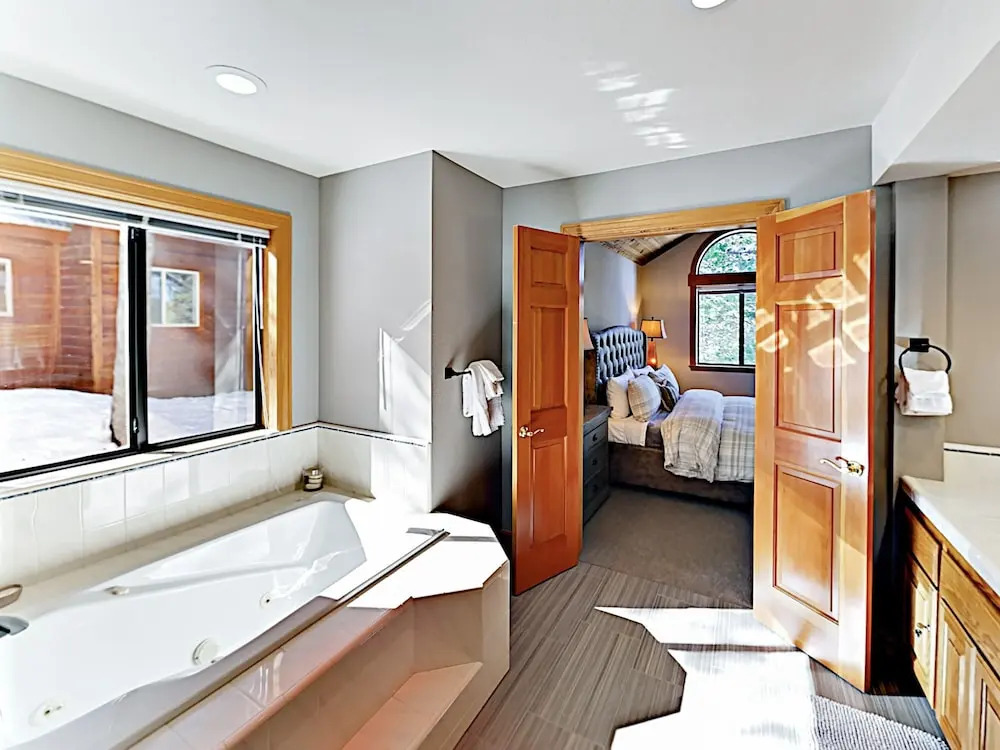 Snowpeak House 4 Bedrooms 3.5 Bathrooms Home