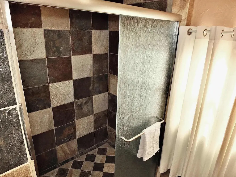 Eastside Garden Hideaway  For 4, Perfect Location for World Cup Attendees!