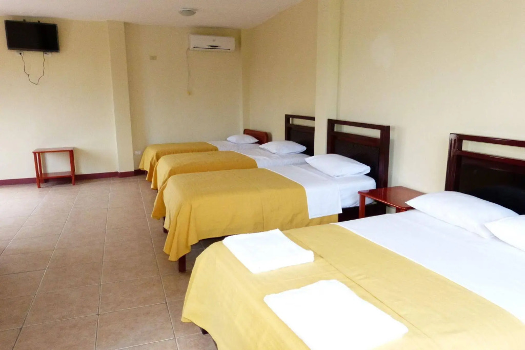 Gloria - Galápagos Inn