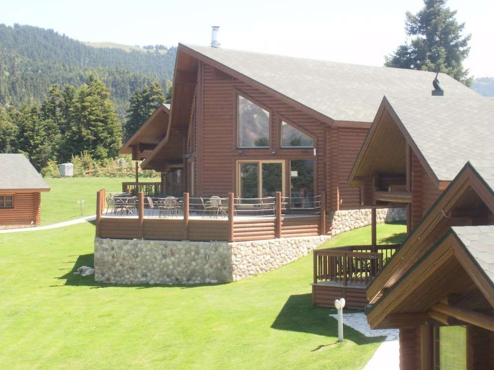 Kedros Village