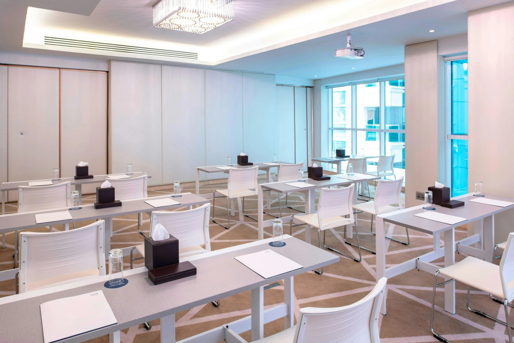 Отель Four Points by Sheraton Sharjah