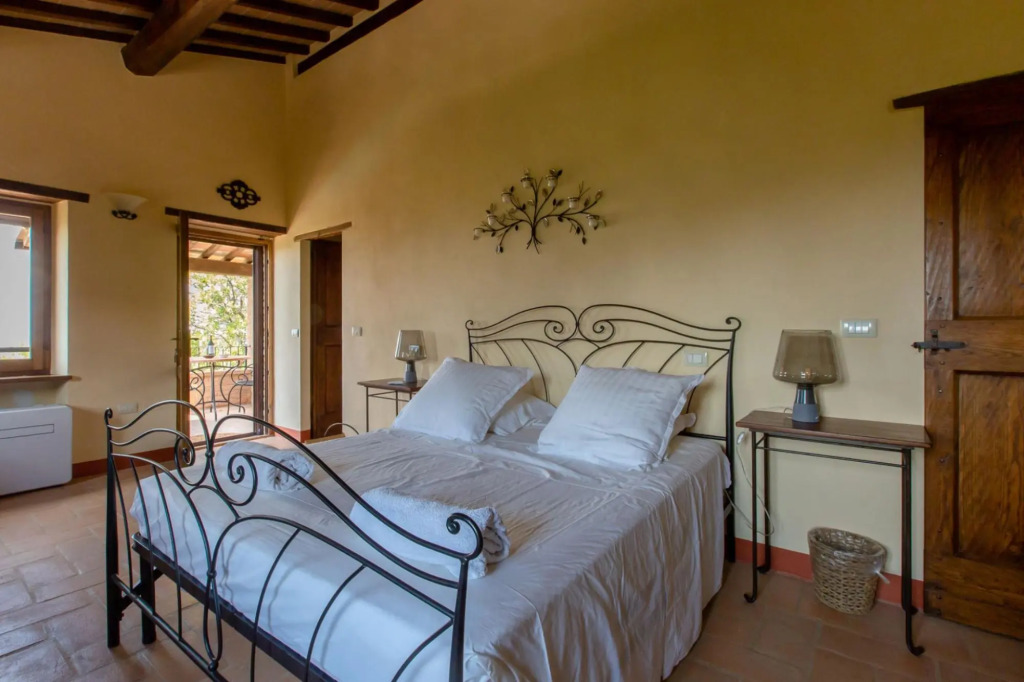 Il Giardino will make you fall in love with its enchanting view of the Umbrian countryside and Lake-Il Giardino