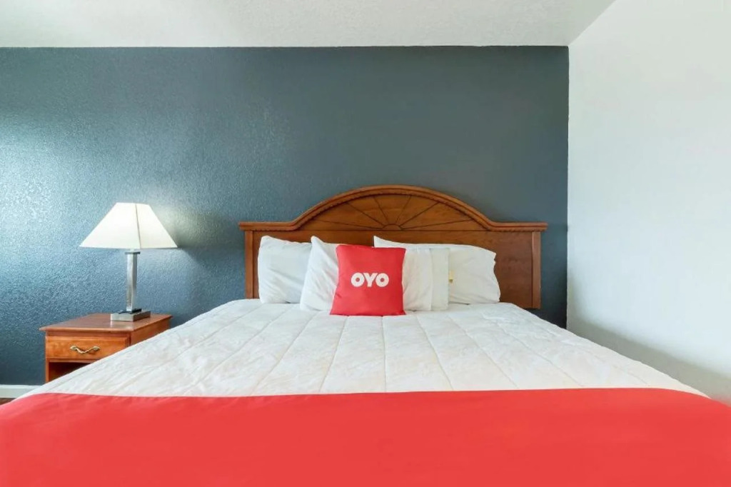 OYO Garden Inn and Suites Pearsall I-35 East
