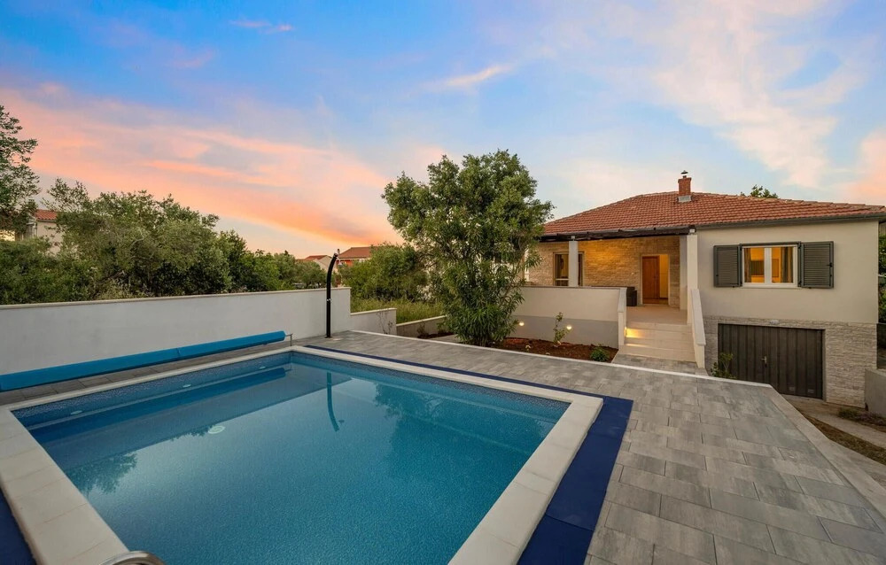 2 Bedroom Nice Home In Betina