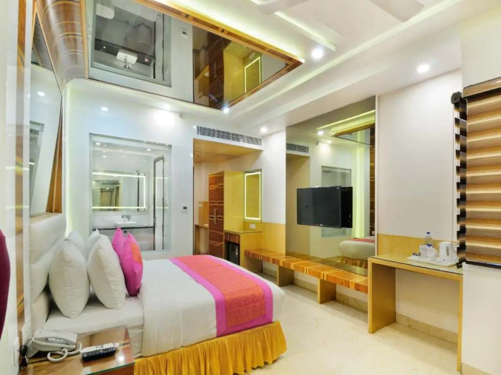 The Gold Regency - 02 Mins from New Delhi Railway Station